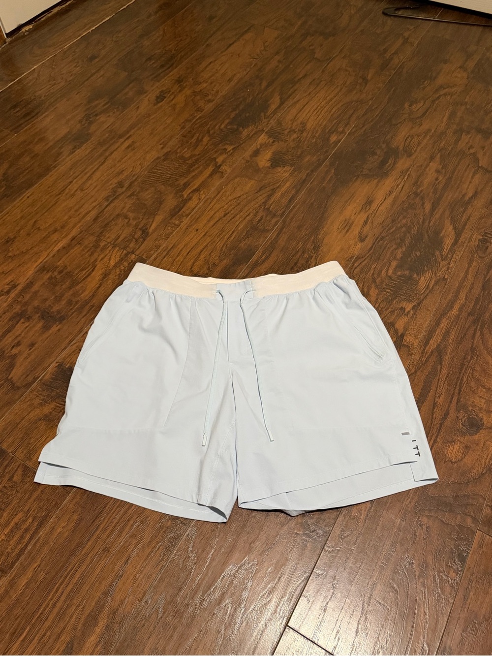 Lululemon men’s blue license to train linerless 7” shorts size XXL
